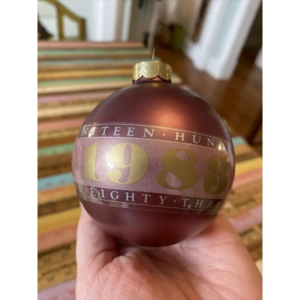 Hallmark Keepsake‎ Christmas Glass Ball 1983 Ornament Vintage Box